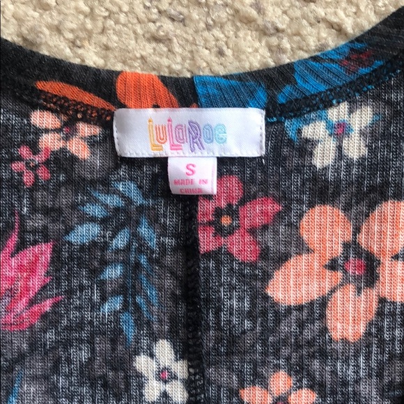 LulaRoe ribbed Sarah Sweater in floral print - Picture 4 of 5